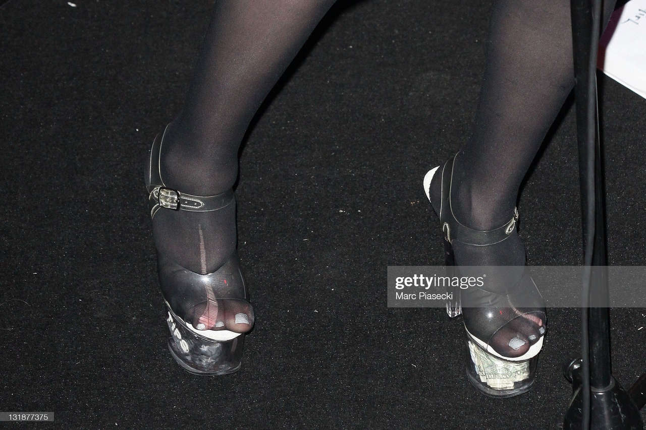 Taylor Momsen Feet