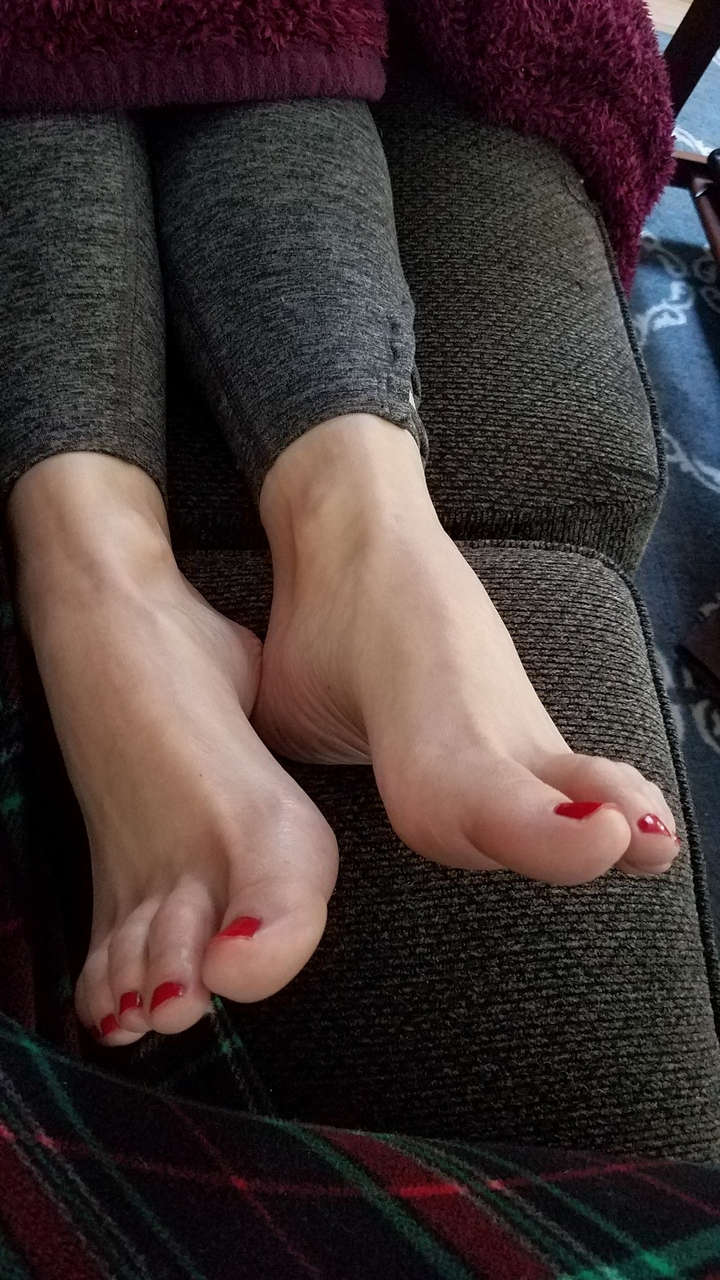 Those Sexy Tempting Feet Right Next To Me On Th