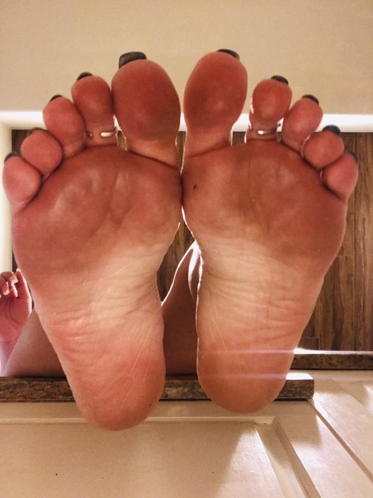 Tori Feet. 