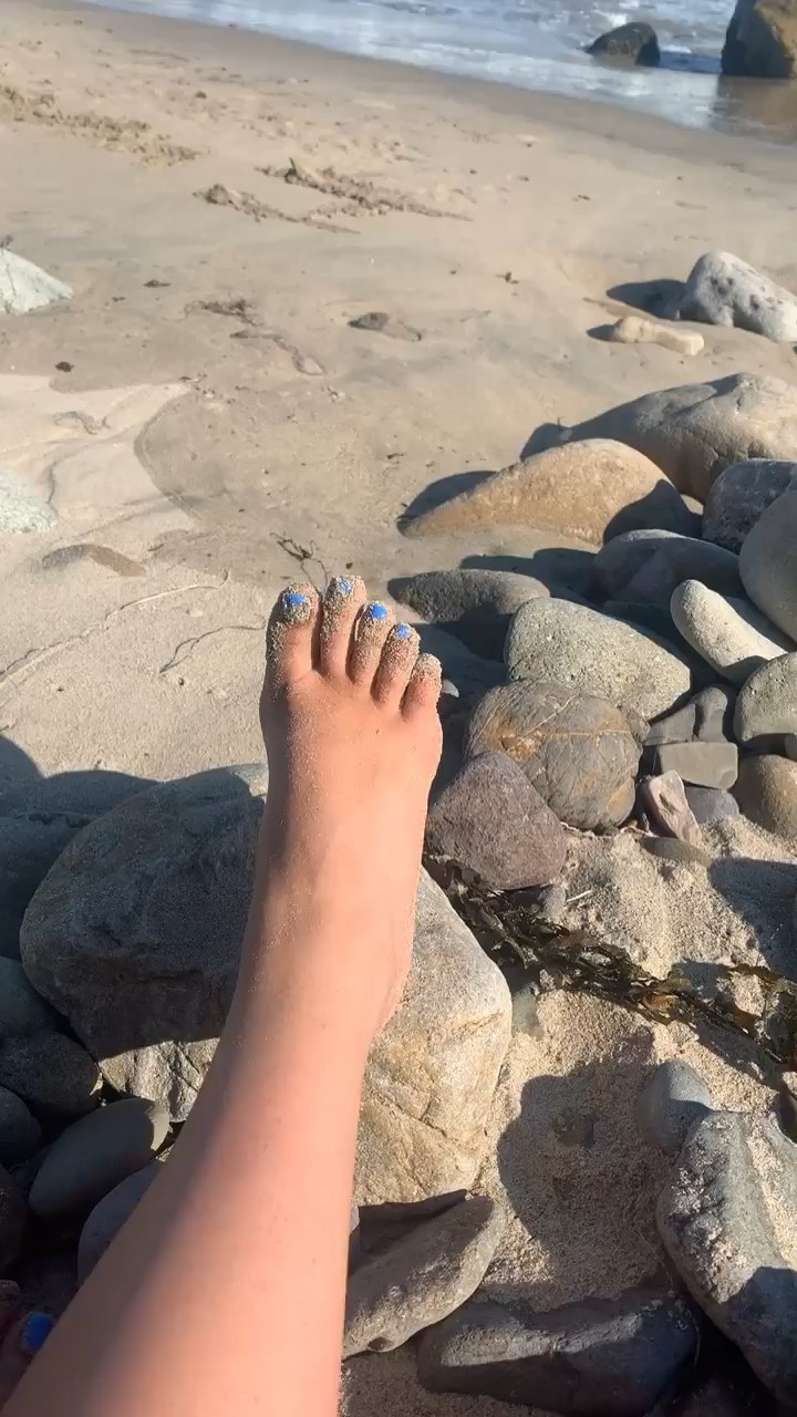 Victoria Vida Feet