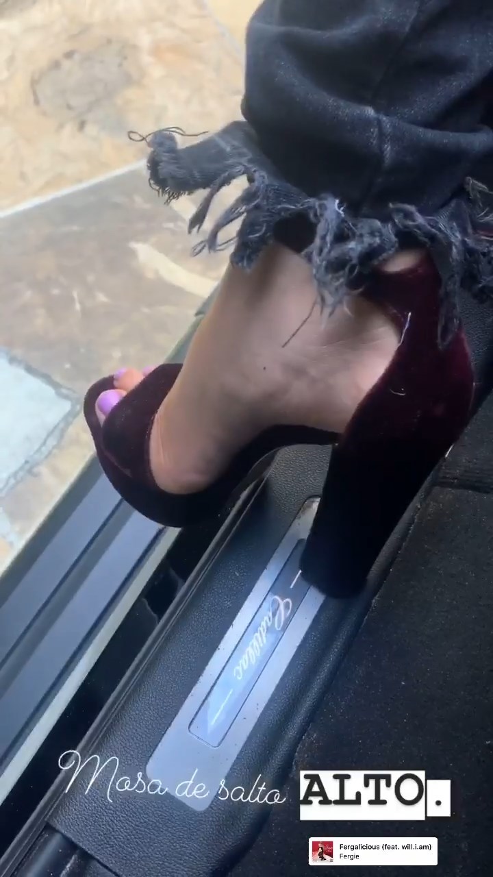 Victoria Vida Feet