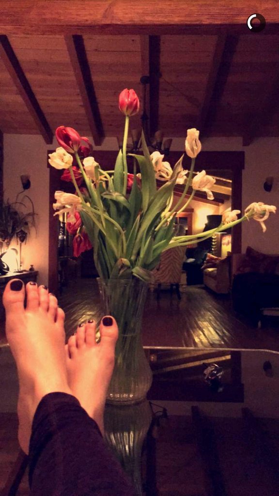 Winterariel Snapchatwinter Toes On The Table Feet Toes Footfetis