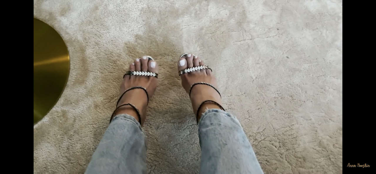 Anna Nooshin Feet