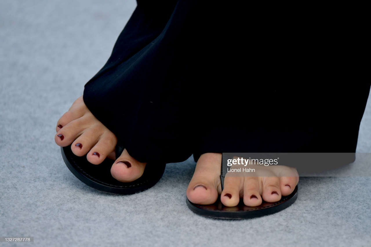 Maggie Gyllenhaal Feet