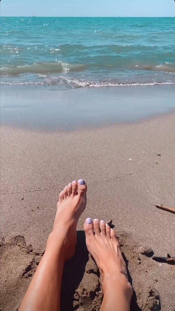 Arianna Bertoncelli Feet