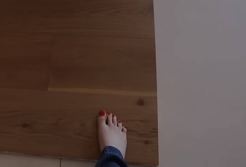 Carly Incontro Feet