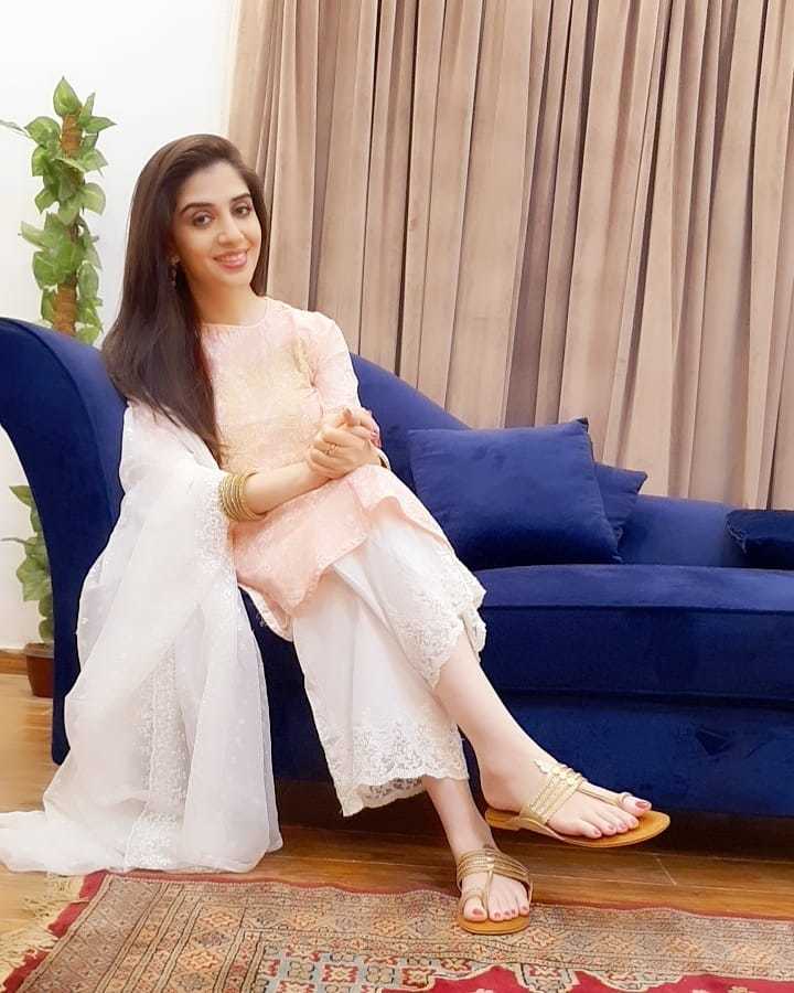 Hina Javed Feet