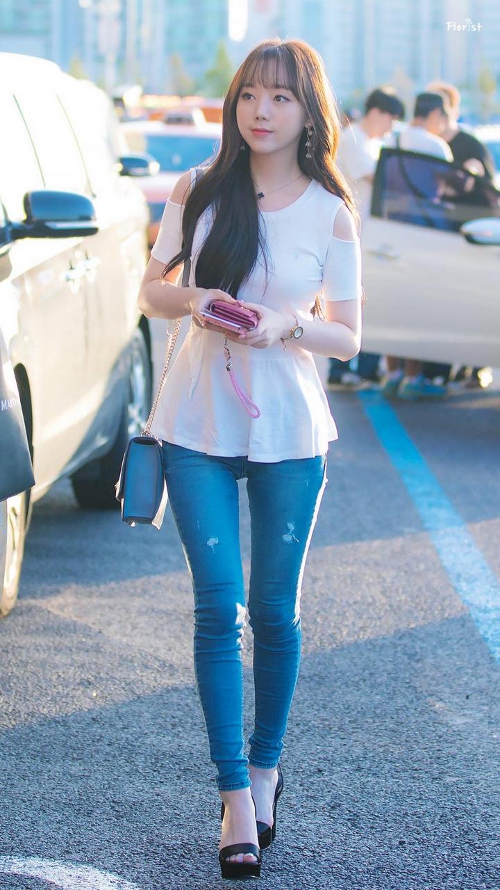 Kim Ji Yeon Feet