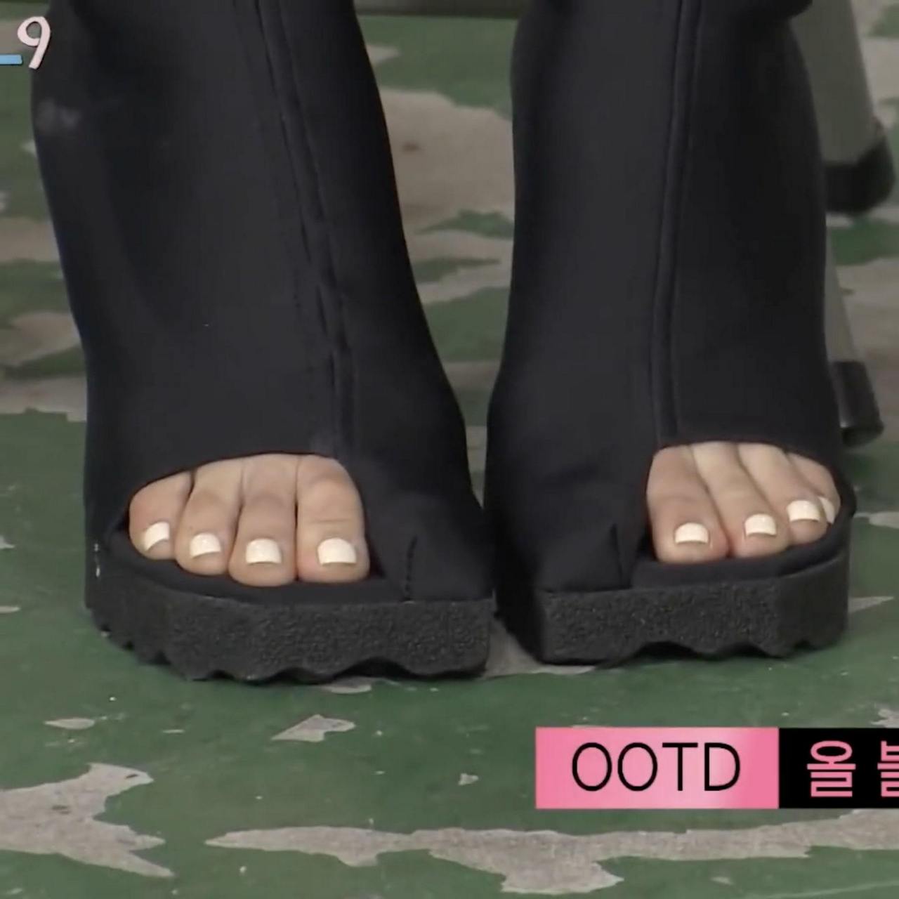 Roh Ji Sun Feet