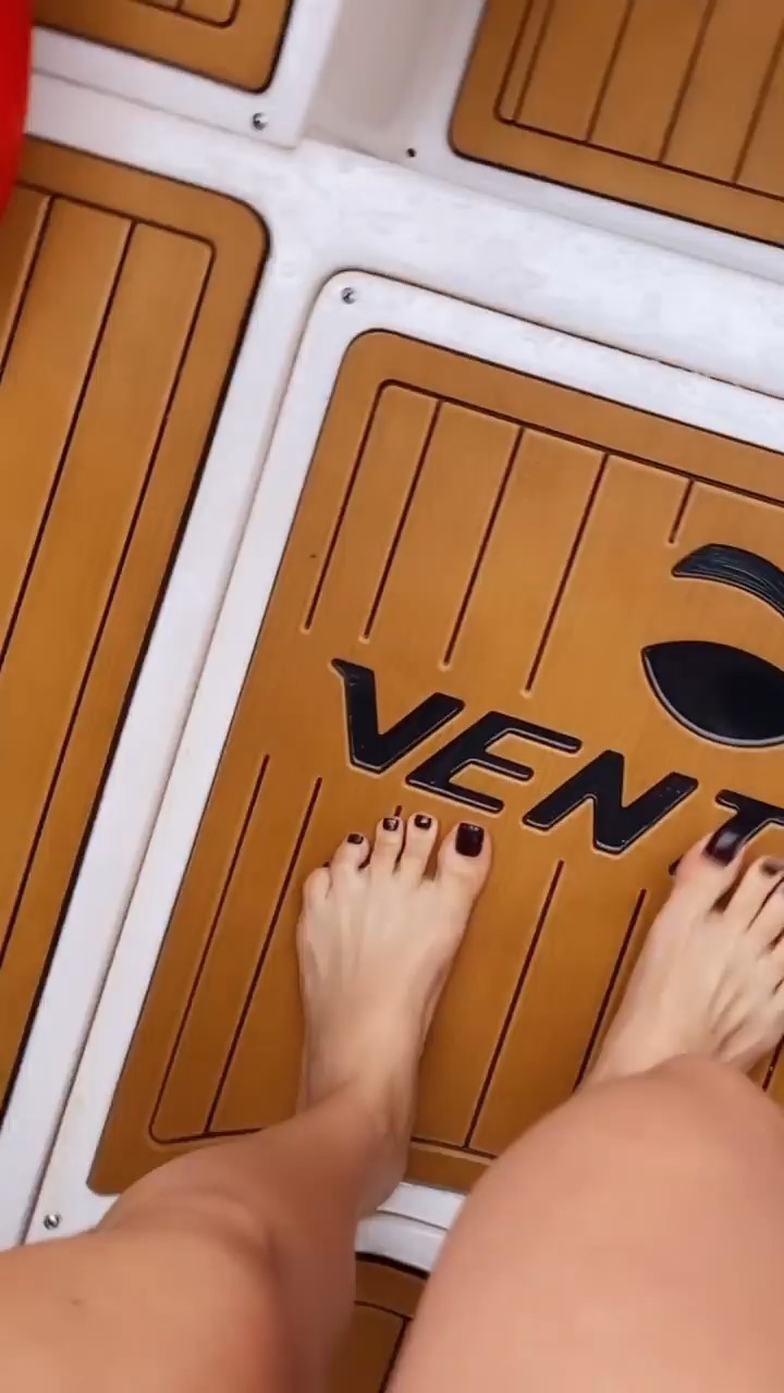 Wendy Tavares Feet