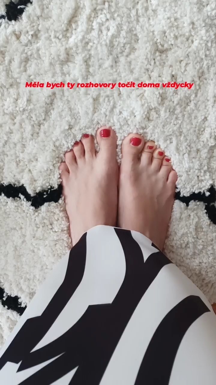 Liliana Michnevic Feet