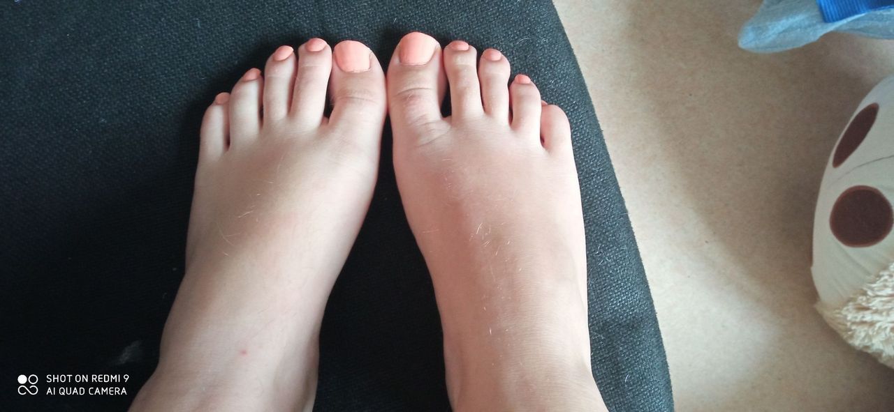 2 Pairs Of Glamorous Feet New Nail Polish