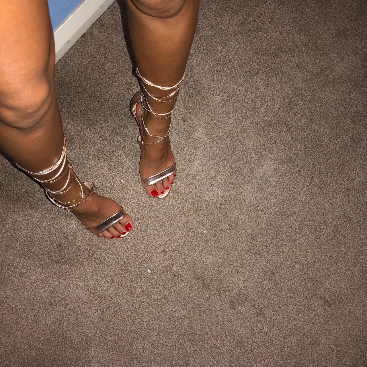 Arya Sf Gold Heels And Red Toes