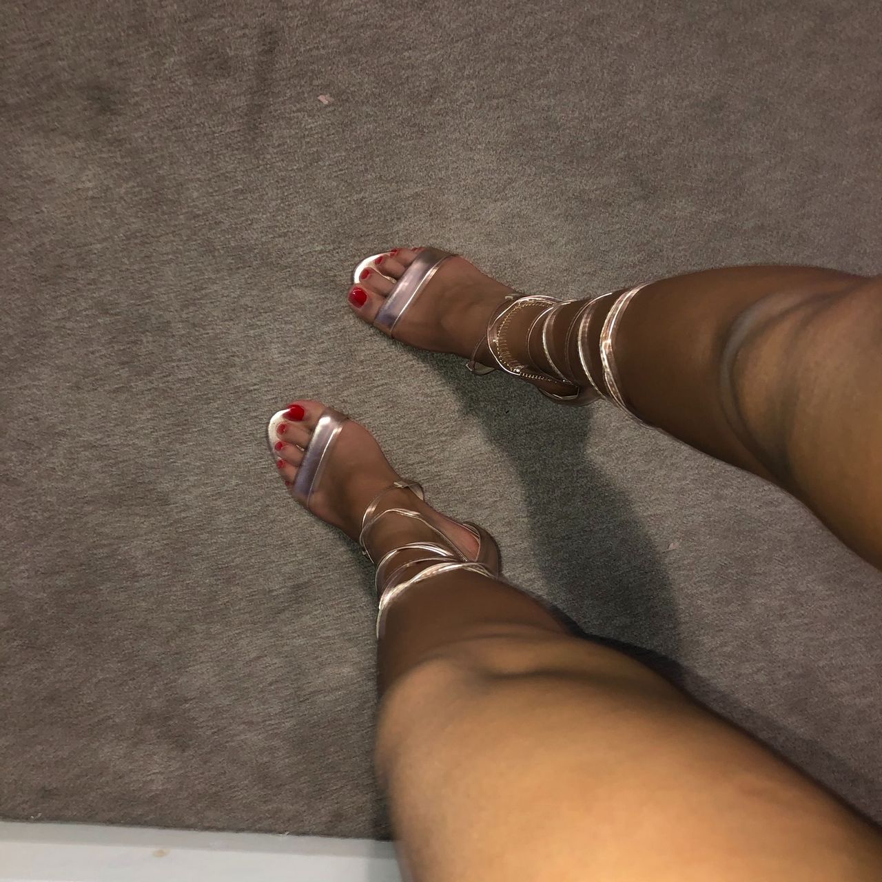 Arya Sf Gold Heels And Red Toes