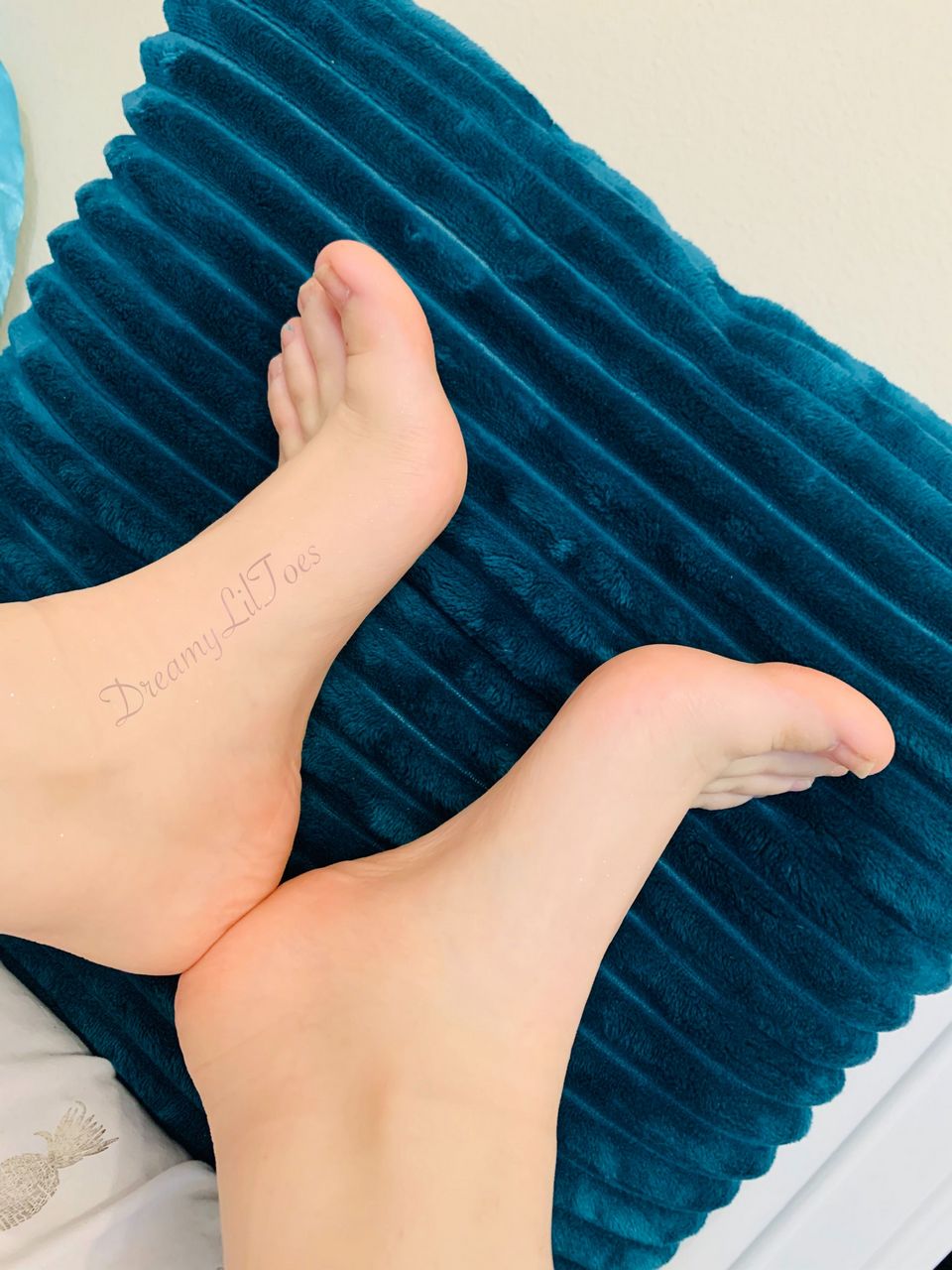 Dreamy Lil Toes Barefeet And Toes