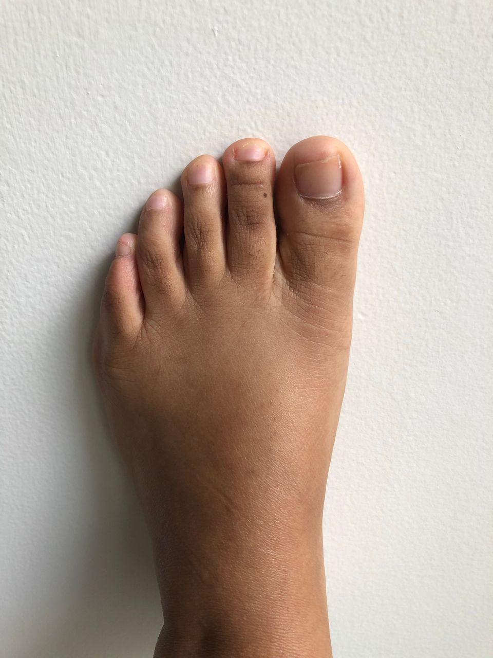 Feeture Left Bare