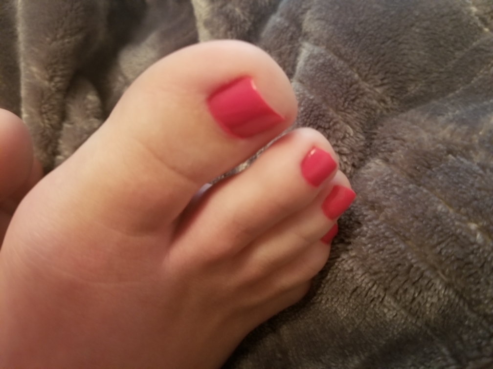 Footgirle Bored In Bed