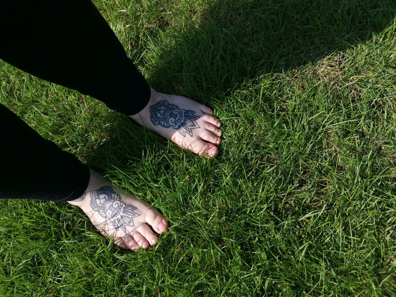 Kiki Feet In Grass