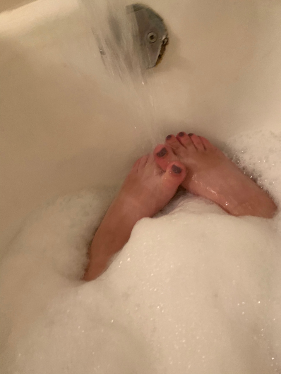 Mariah Feet Bath Time