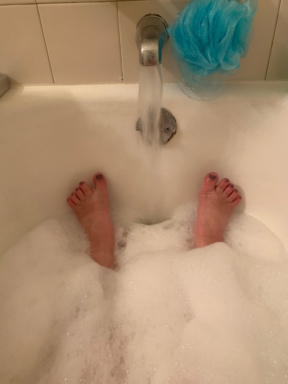 Mariah Feet Bath Time