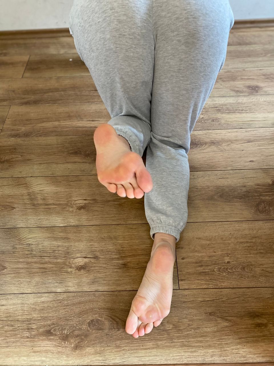 Tessa Aiina My Juicy Ass And My Feet