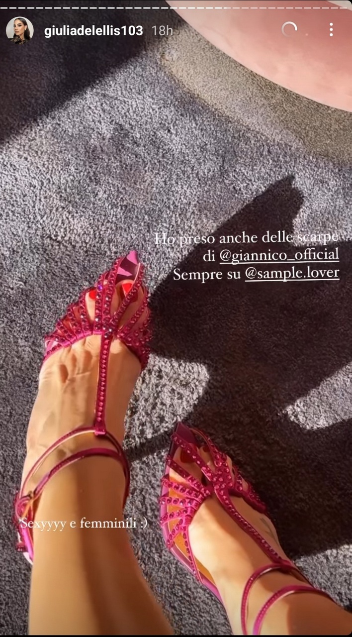Giulia De Lellis Feet