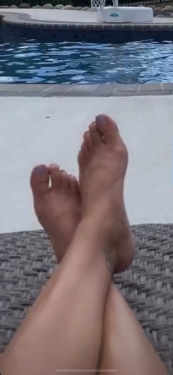 Athena Salvagno Feet