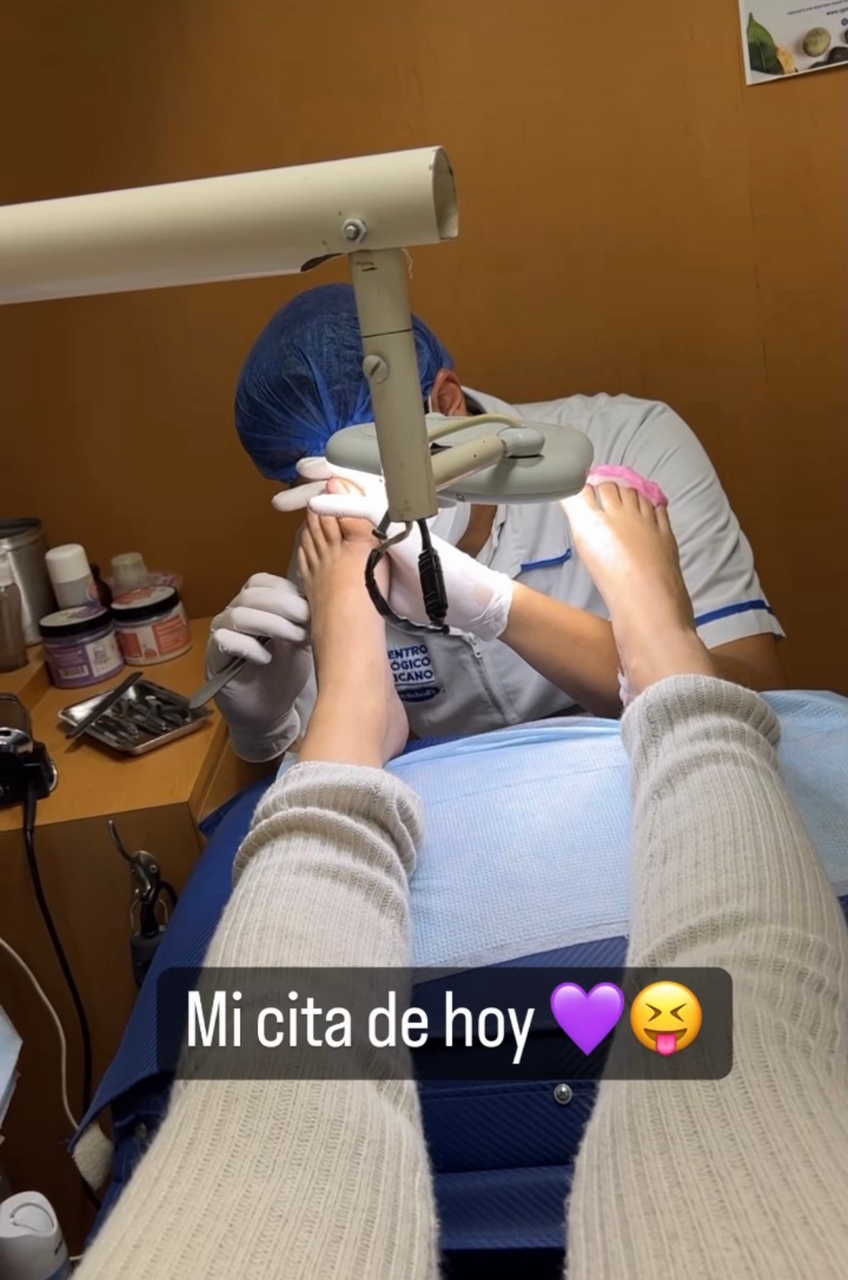 Brenda Zambrano Feet