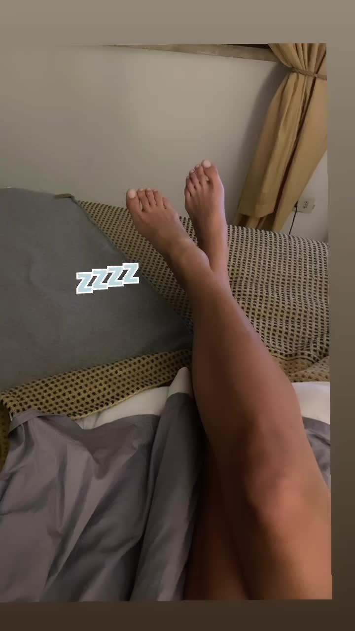 Elisa Isoardi Feet