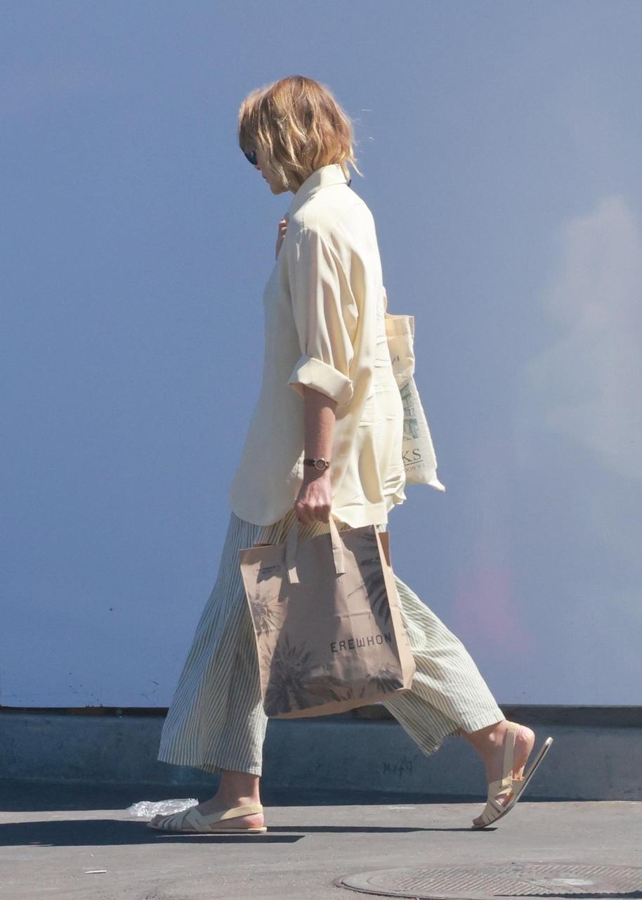 Elizabeth Olsen Feet