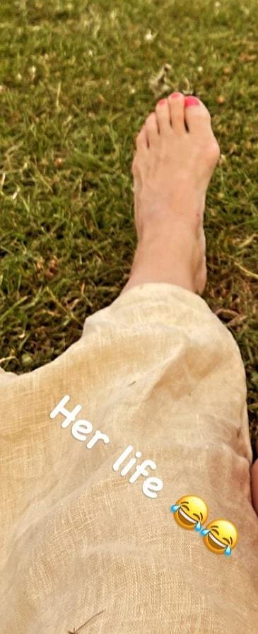 Helen Skelton Feet