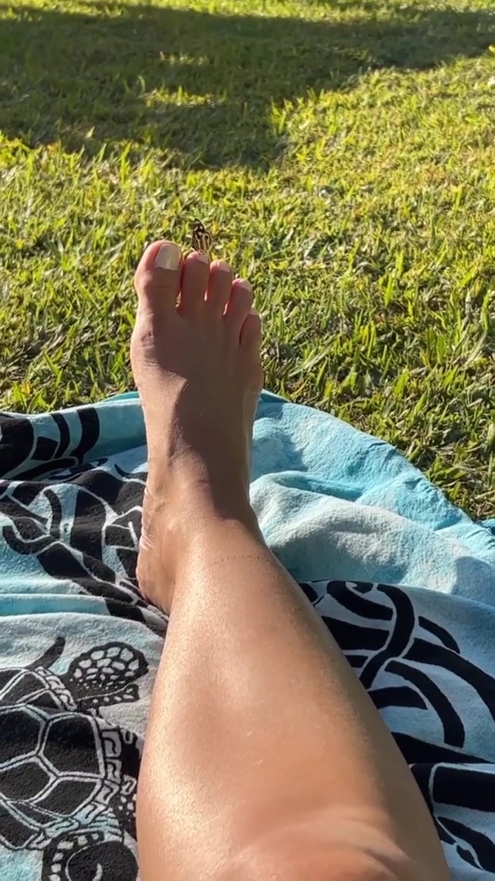 Jhenny Andrade Feet
