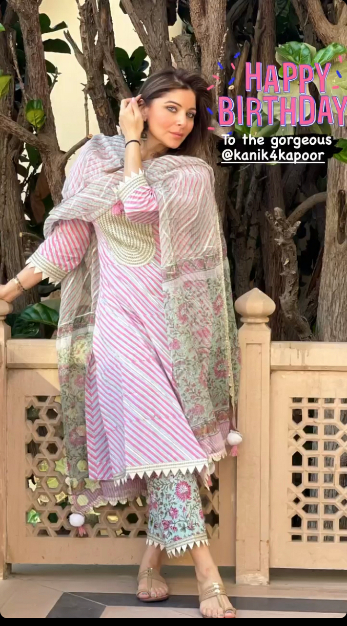 Kanika Kapoor Feet