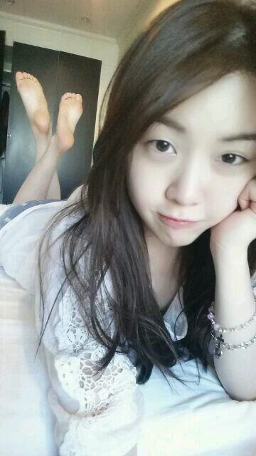 Kfeets Girls Day Minah Showing Her Delicious Soles In A Selfie Fee