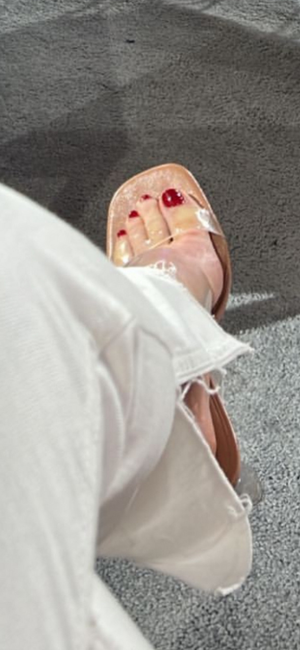 Lauren Gardner Feet