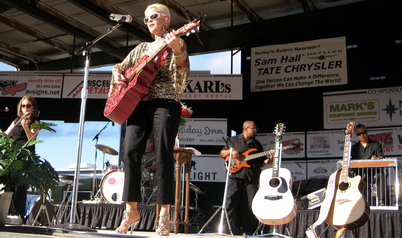 Lorrie Morgan Feet