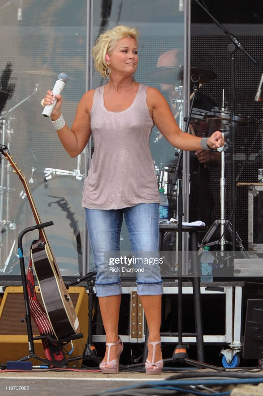 Lorrie Morgan Feet