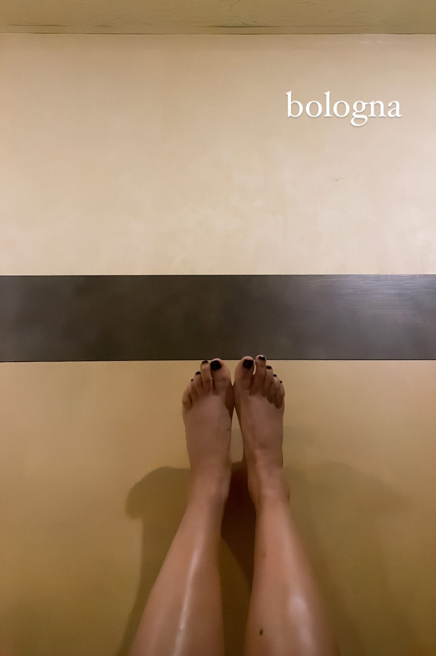 Malika Ayane Feet