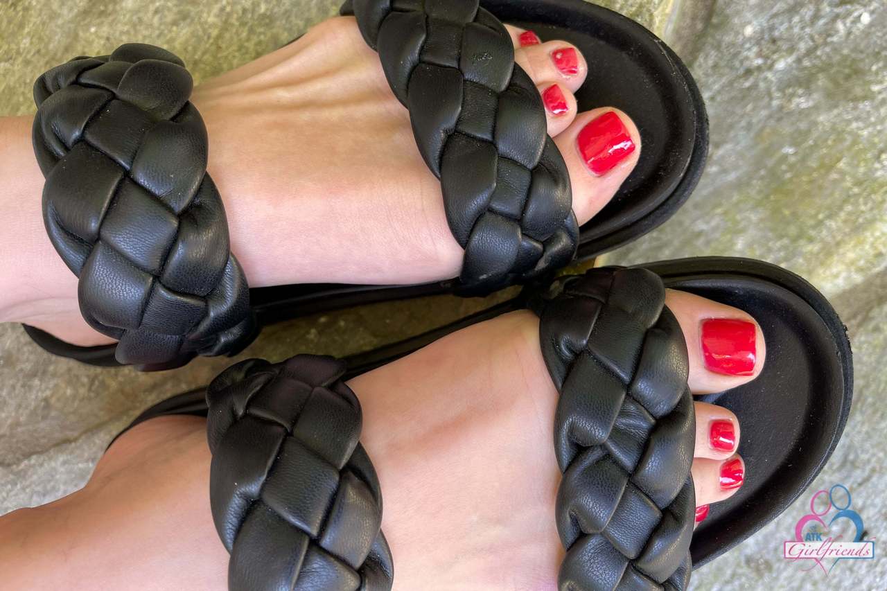Nadia Noja Feet