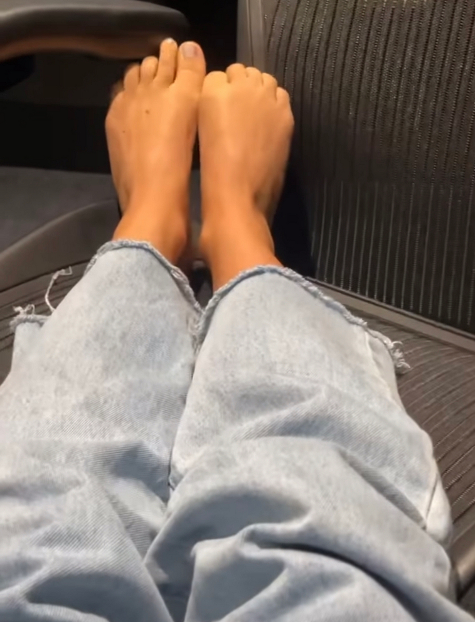 Olivia Neill Feet