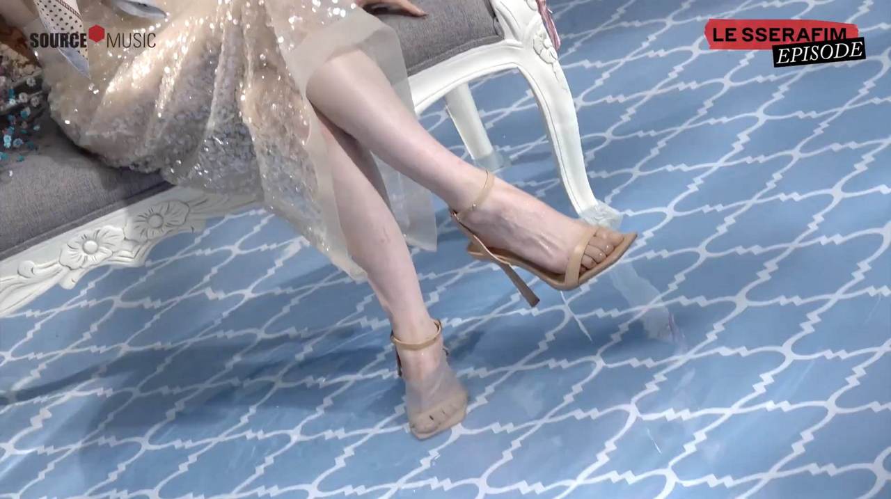 Sakura Miyawaki Feet