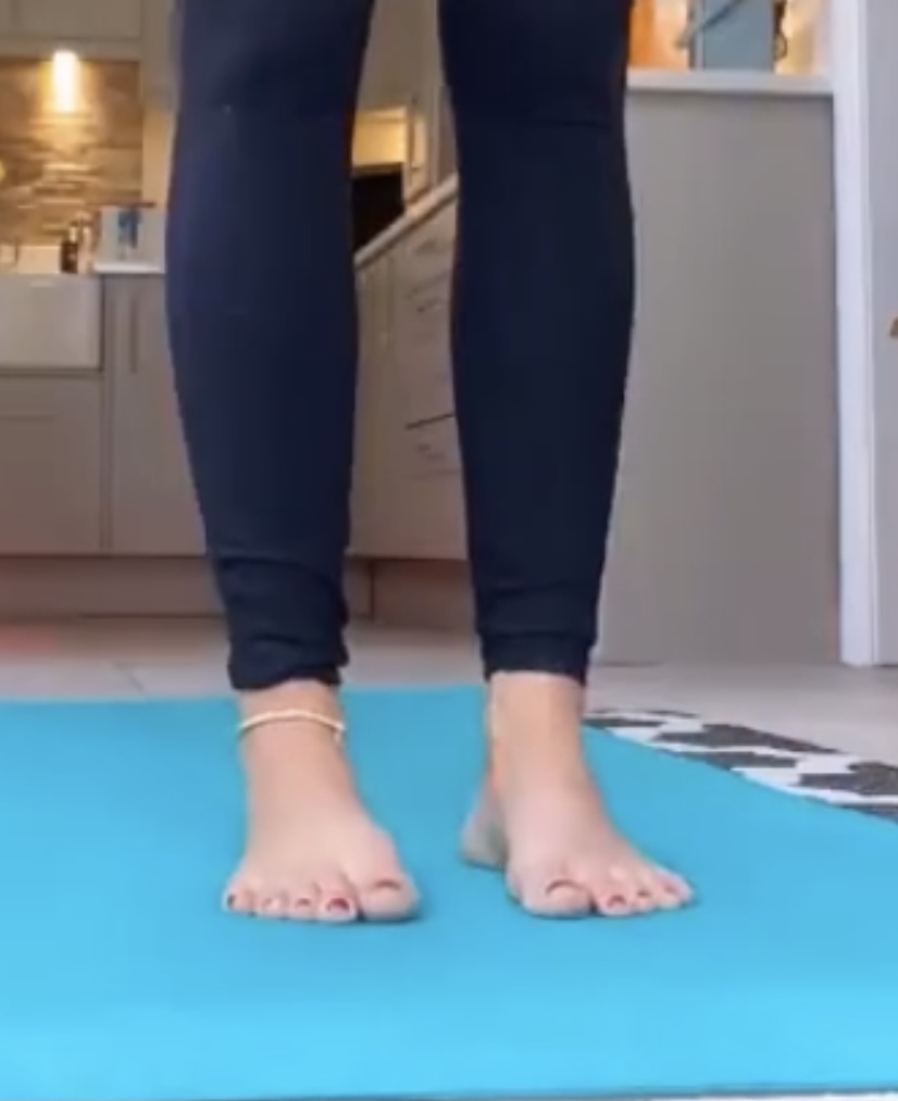 Samia Longchambon Feet