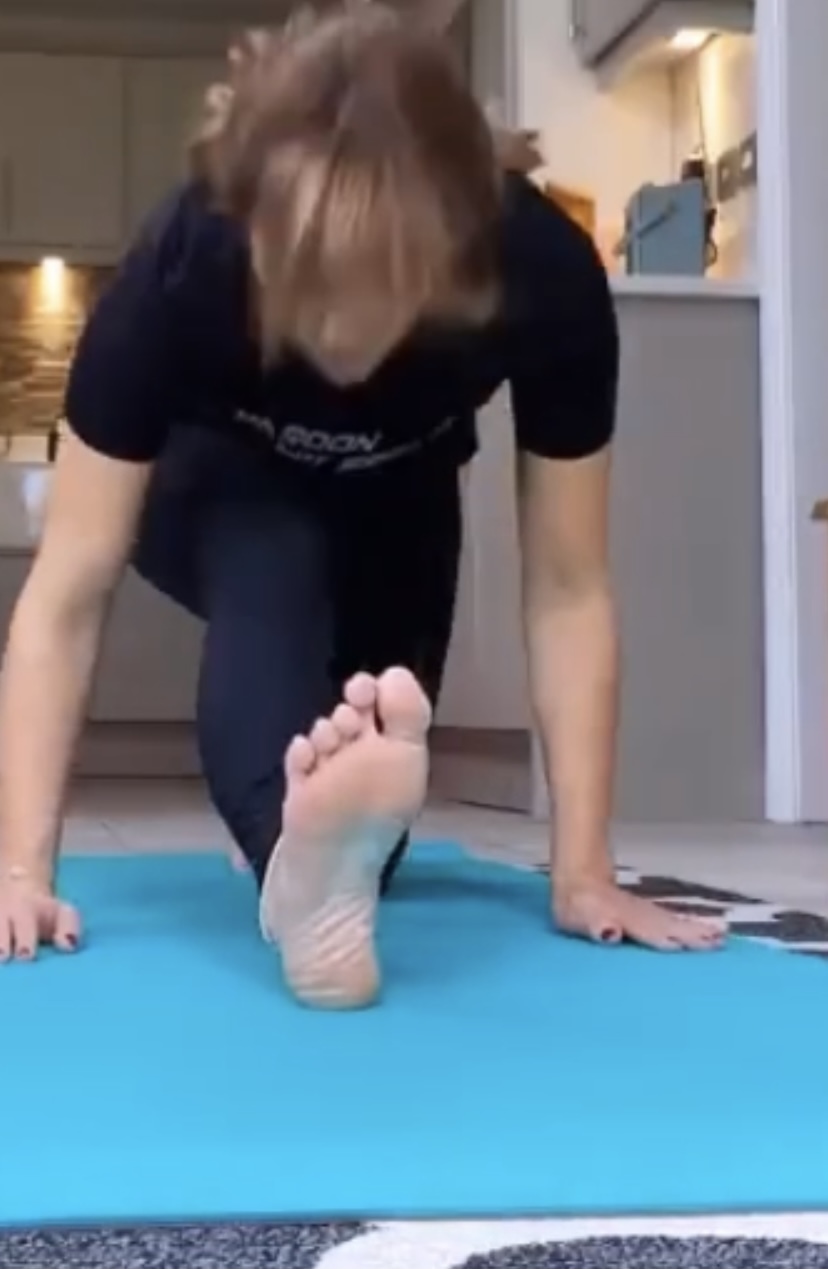 Samia Longchambon Feet