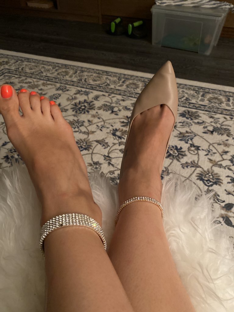 Scarlett Queen Feet