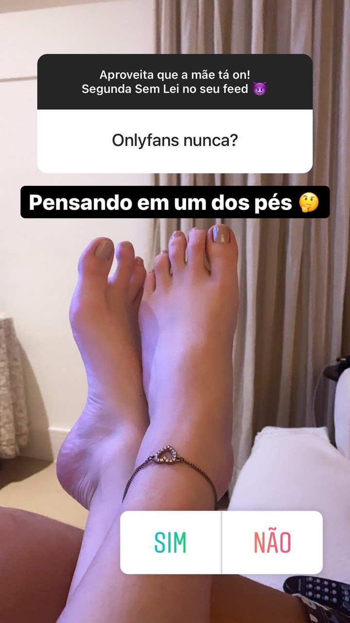 Ana Hissa Feet