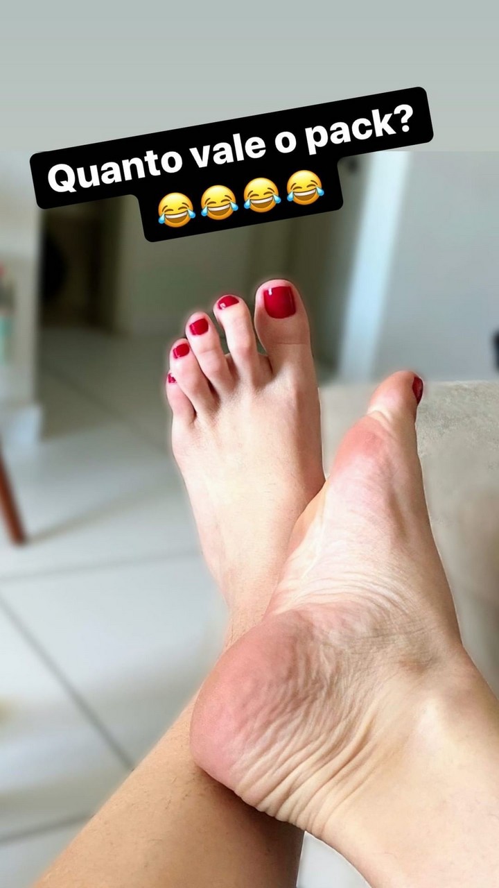 Ana Hissa Feet