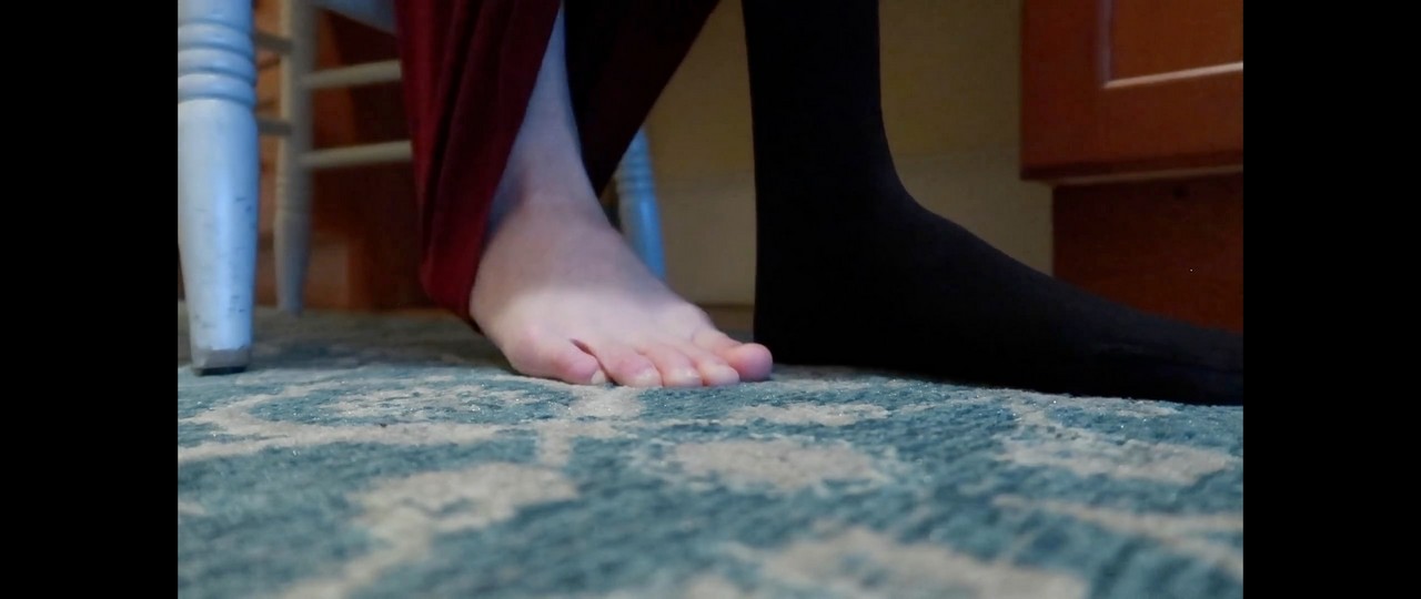 Bernadette Banner Feet