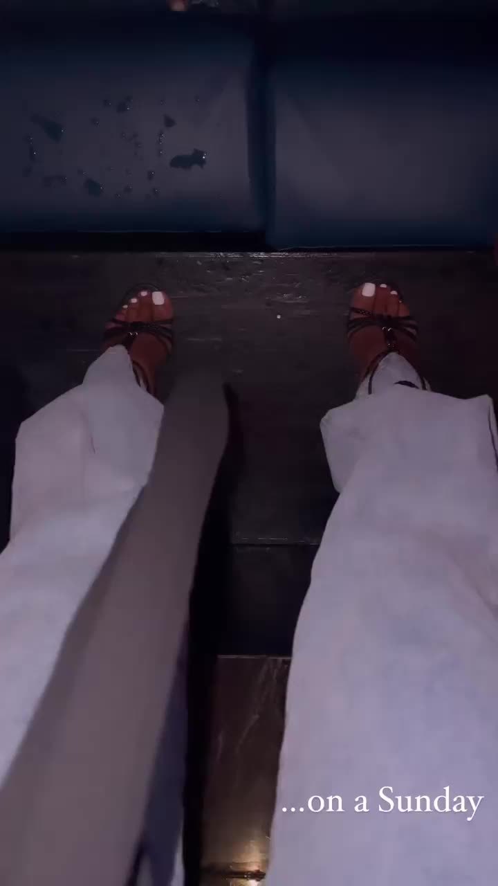 Chandrika Ravi Feet