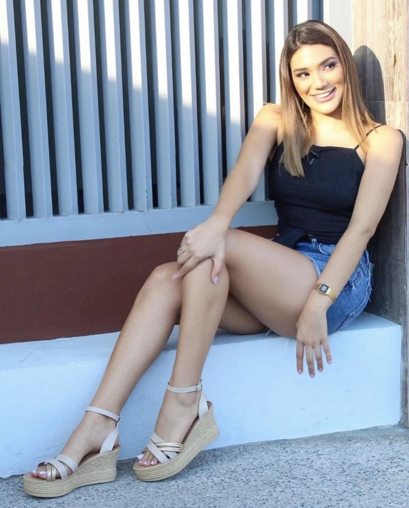 Daniela Bracamonte Feet