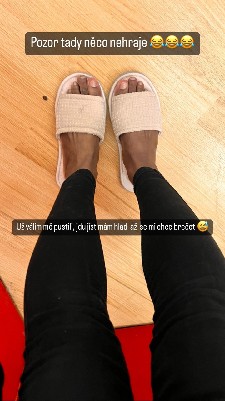 Esther Lubadika Feet